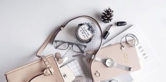 12 rzeczy, które warto nosić w torebce kobiece skarby w torebkach