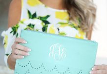 9 uroczych i kobiecych torebek poniżej 100 zł! Błękitna torebka z ażurowymi wstawkami