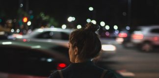 Chcesz być bezpieczna na drodze? Daj się zauważyć! bezpieczeństwo na drodze po zmroku