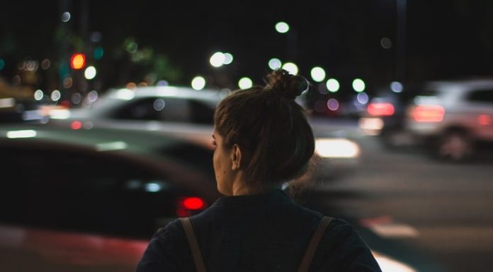 Chcesz być bezpieczna na drodze? Daj się zauważyć! bezpieczeństwo na drodze po zmroku