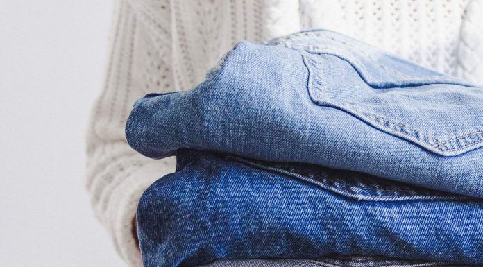 Który rodzaj jeansów optycznie wyszczupla sylwetkę? jeansy - jakie wybrać