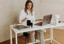 Jak zacząć zarabiać na Instagramie w 2024 roku? Sprawdzone sposoby kobieta zarabia na instagramie