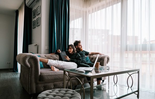 Romantyczna randka w domu, czyli jak zaskoczyć drugą połówkę?