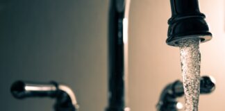 Uzdatnianie wody – dlaczego warto zdecydować się na ten krok?